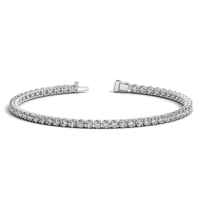 Detail view of 4.00 ct lab-grown diamond tennis bracelet in 14K Solid Gold, four-prong setting — DEEVE