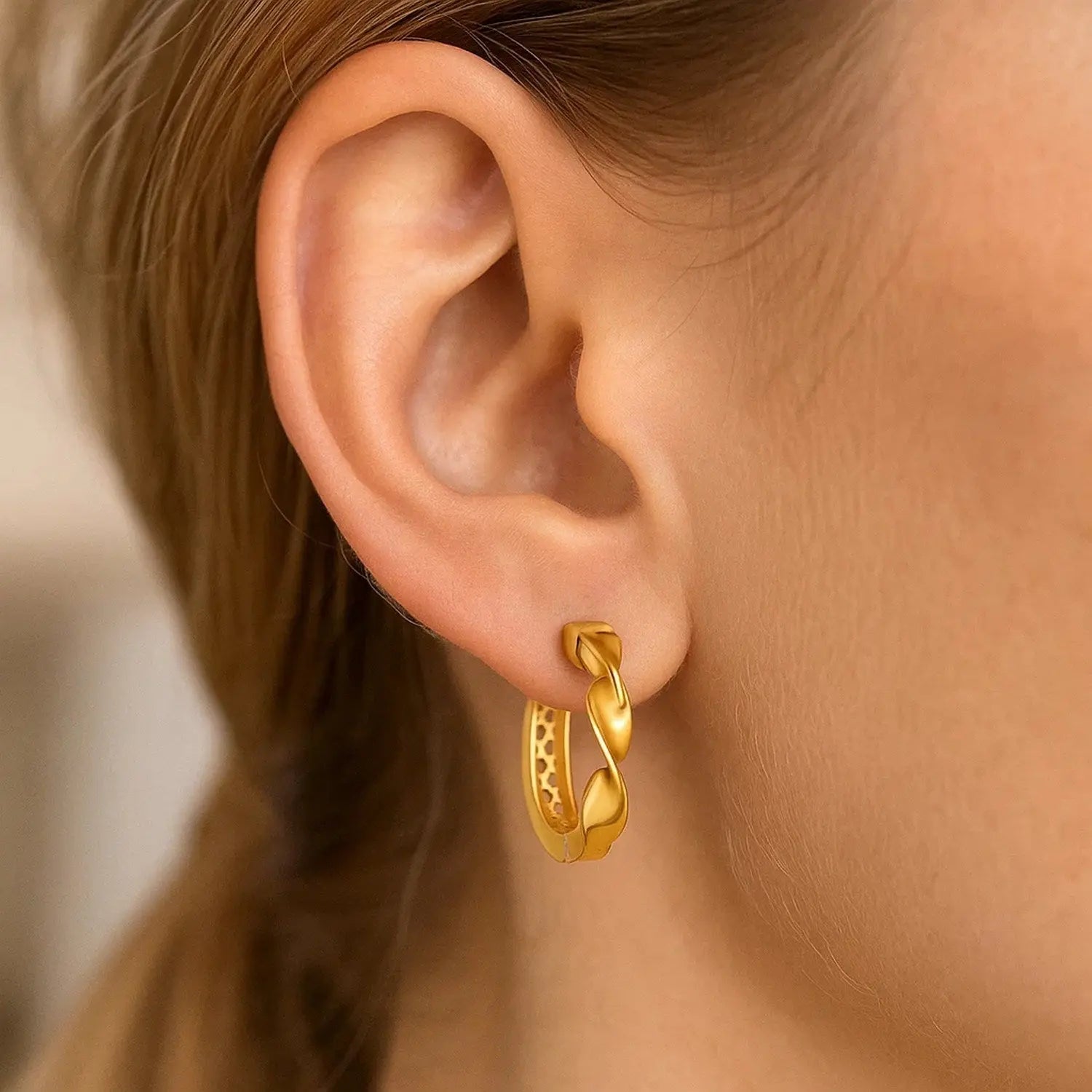 Twist Huggie Hoops | 14K Gold  Hoop Earrings DEEVE