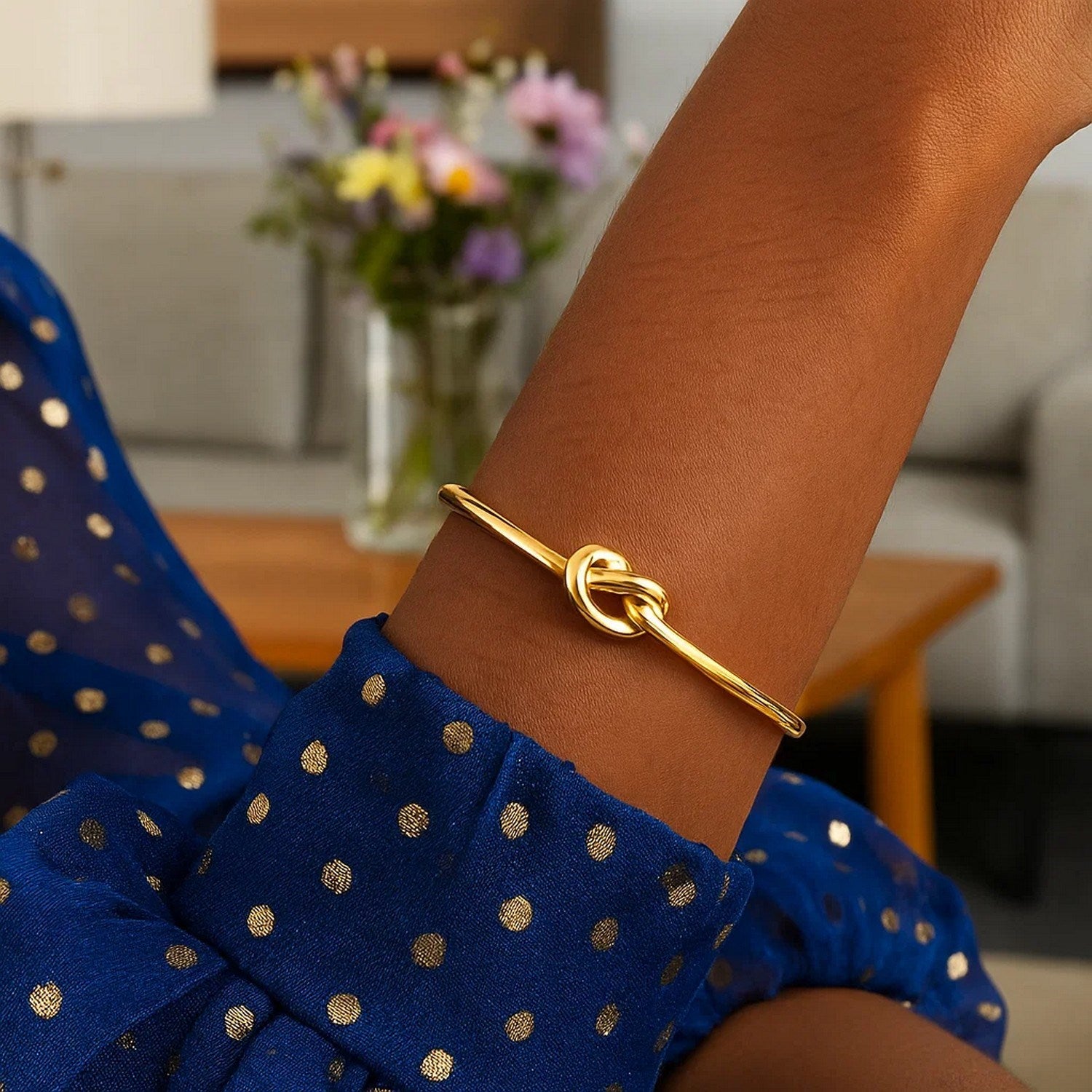 Polished Knot Bangle Bracelet in 14K Yellow Gold