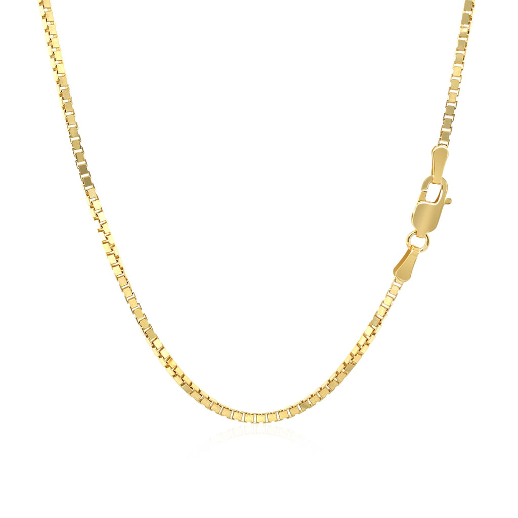 Box chain in 14K yellow gold with the lobster clasp at the side