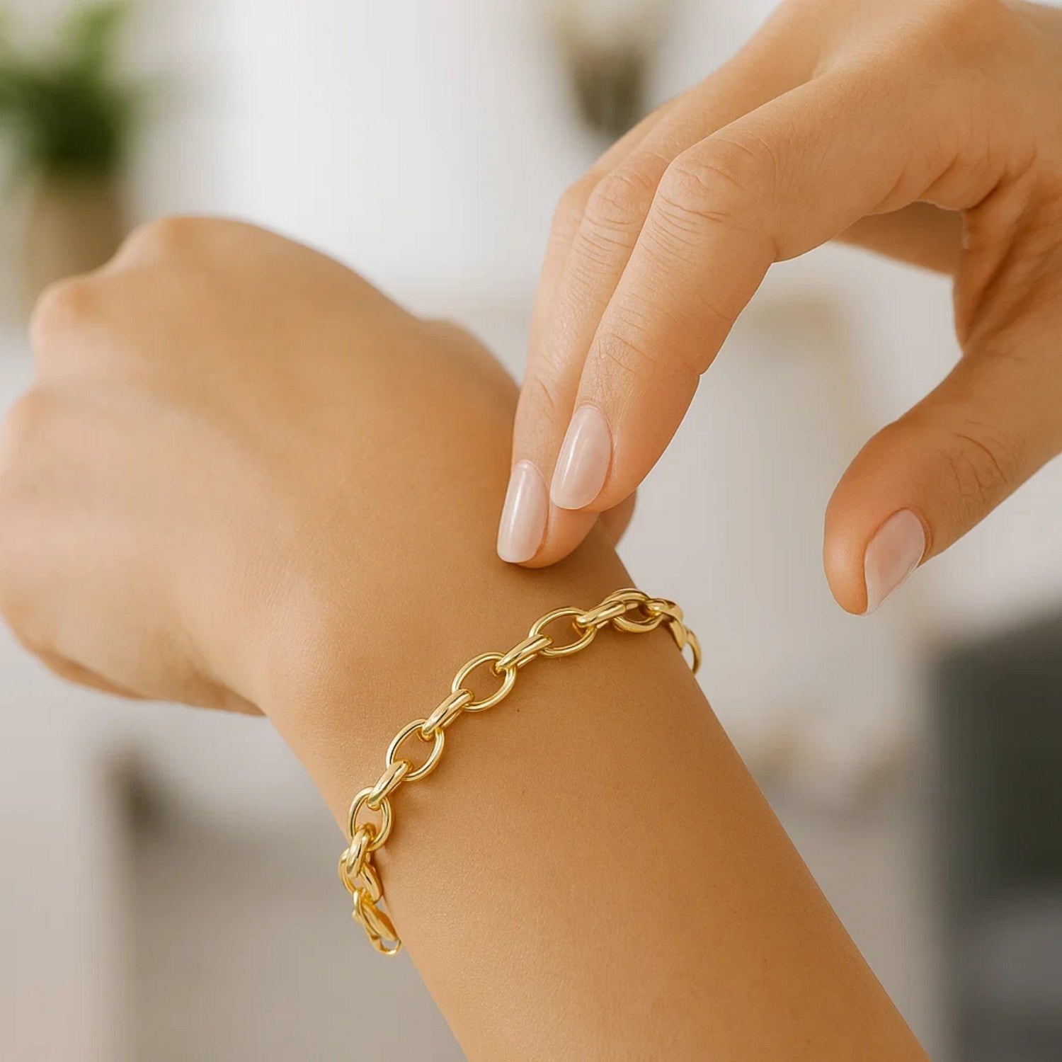 Oval Rolo Chain Bracelet in 14K Yellow Gold - 4.60mm
