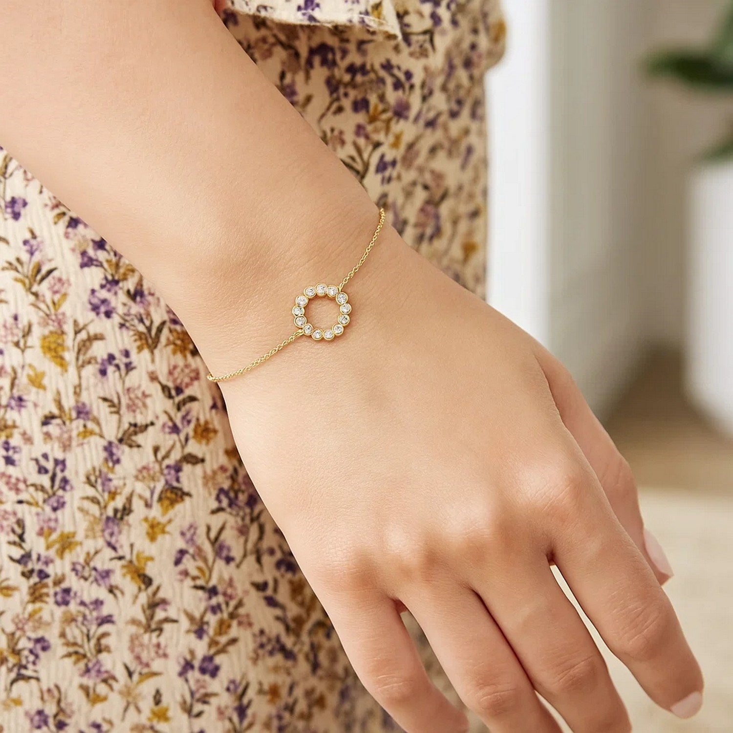 14K Yellow Gold Petite Diamond Circle Bracelet