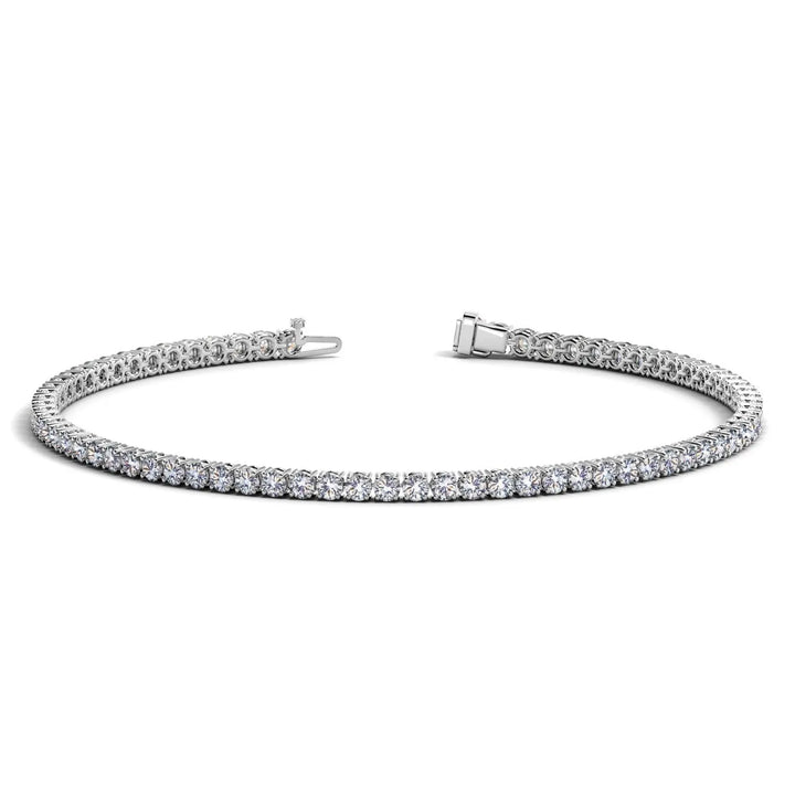Detail view of 2.00 ct lab-grown diamond tennis bracelet in 14K Solid Gold, four-prong setting — DEEVE