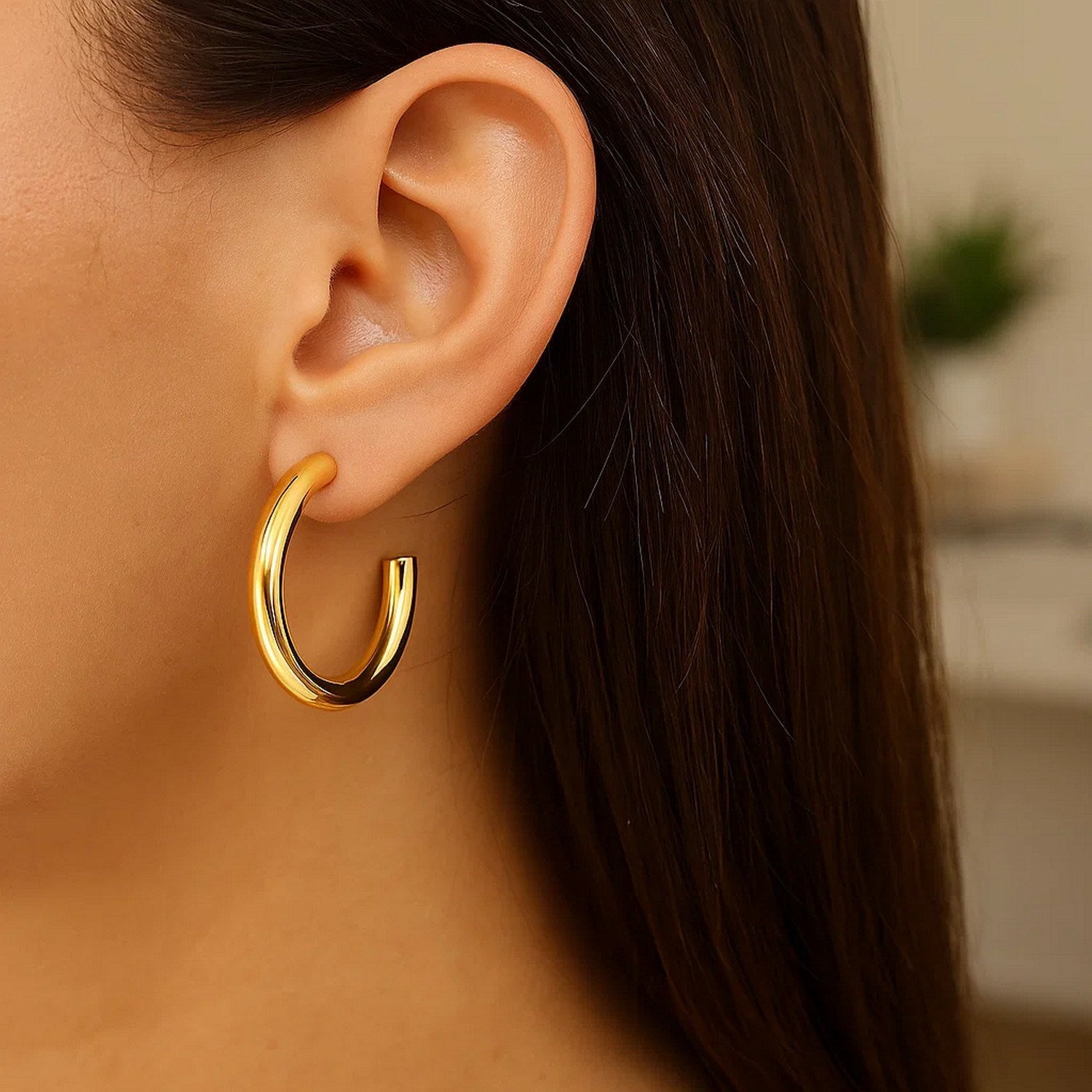 Round C Hoop Earrings in 14K Yellow Gold
