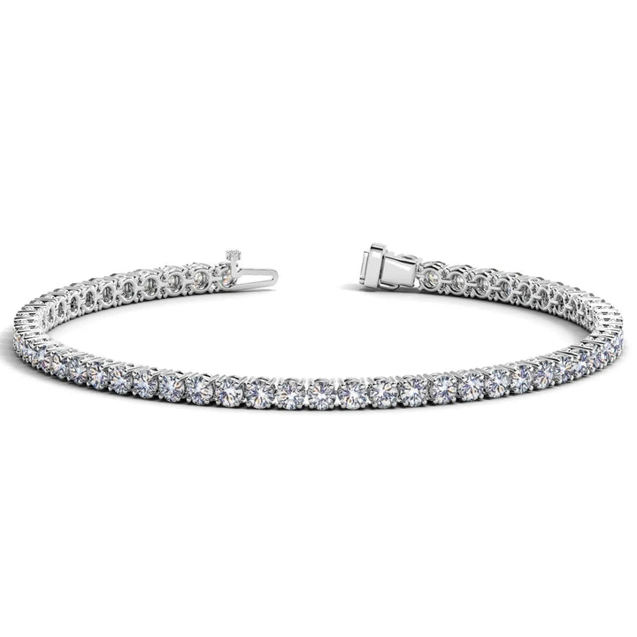 Detail view of 7.00 ct lab-grown diamond tennis bracelet in 14K Solid Gold, four-prong setting — DEEVE