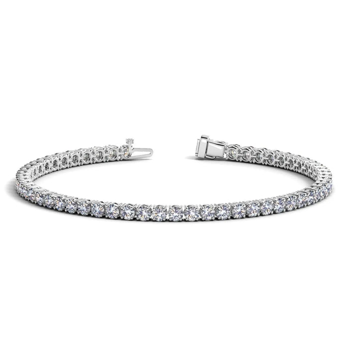 Detail view of 5.00 ct lab-grown diamond tennis bracelet in 14K Solid Gold, four-prong setting — DEEVE
