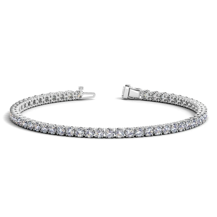 Detail view of 5.00 ct lab-grown diamond tennis bracelet in 14K Solid Gold, four-prong setting — DEEVE