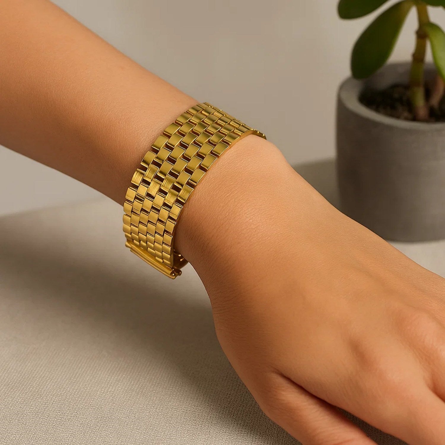 14K Yellow Gold Large Cobblestone Link Bracelet (22.90 mm)