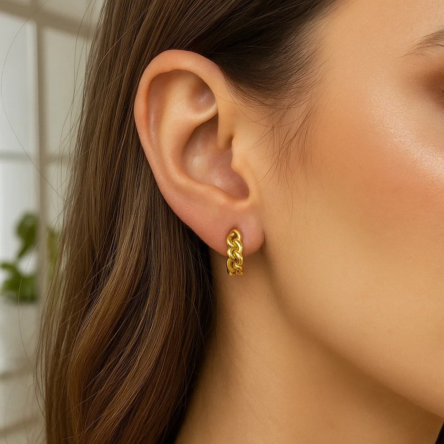 Curb Chain Huggie Hoop Earrings in 14K Yellow Gold