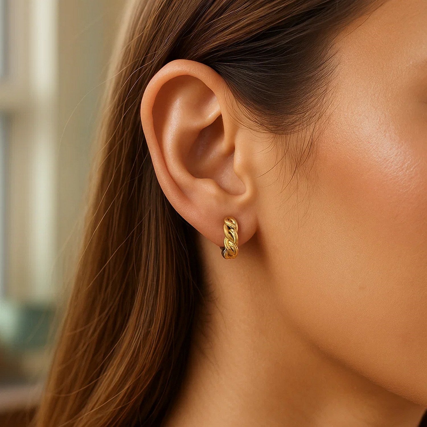 Curb Chain Huggie Hoop Earrings in 14K Yellow Gold