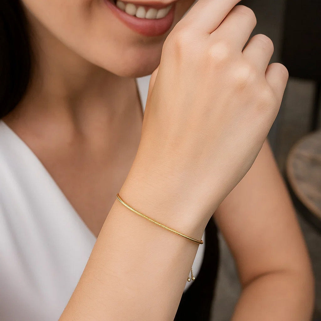 Adjustable Lariat Style Heart Motif Bracelet in 14K Yellow Gold