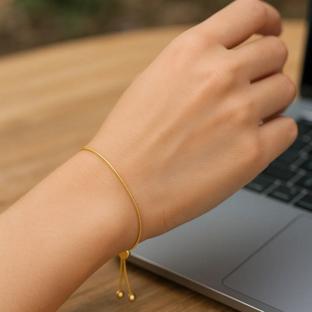 Adjustable Lariat Style Heart Motif Bracelet in 14K Yellow Gold