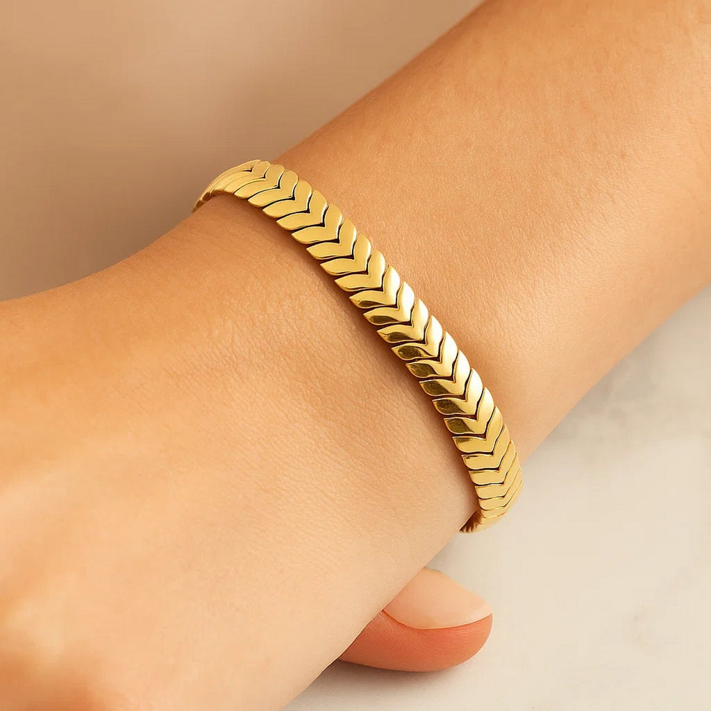 High Polish Chevron Link Bracelet in 14K Yellow Gold