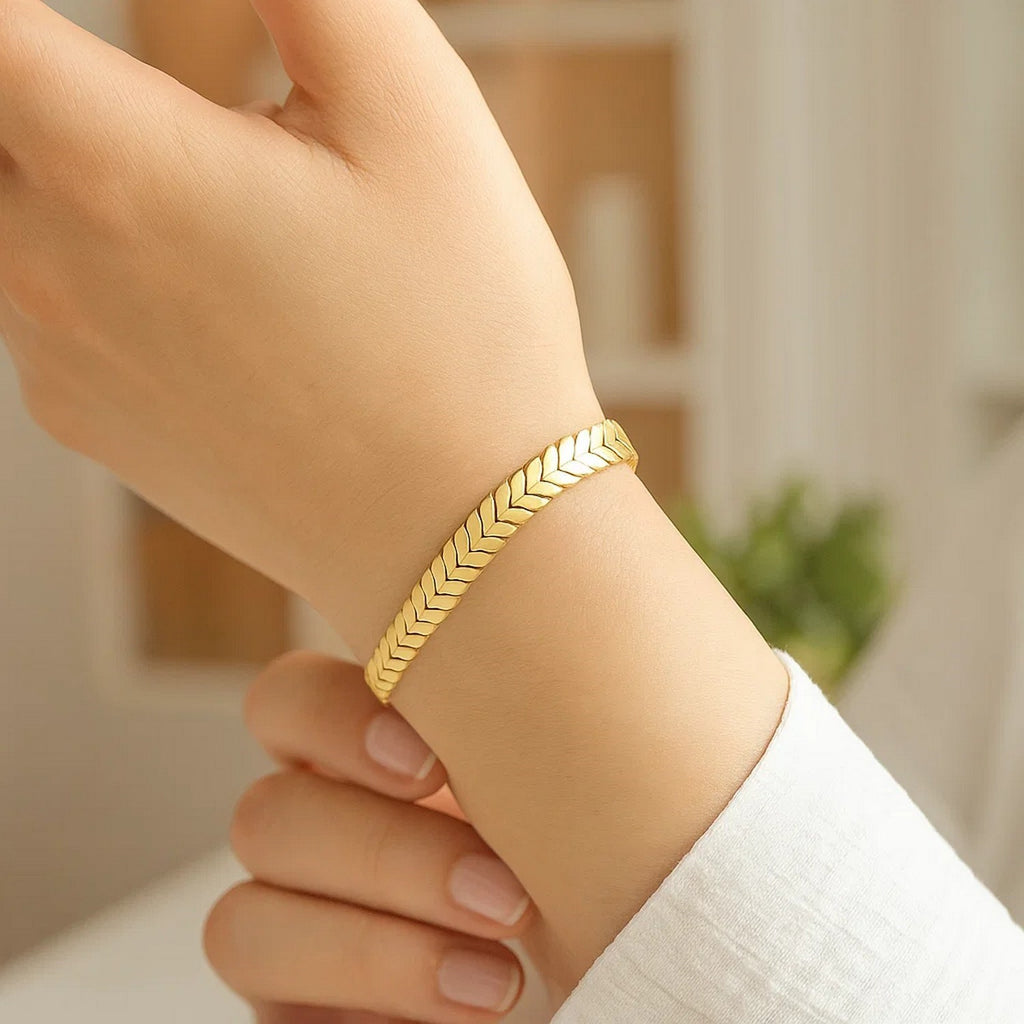 High Polish Chevron Link Bracelet in 14K Yellow Gold