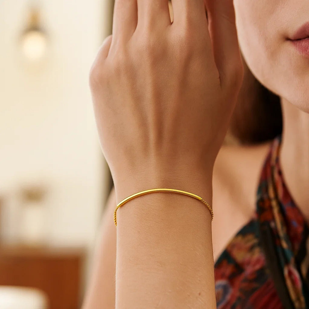 Smooth Curved Bar Lariat Design Bracelet in 14K Yellow Gold