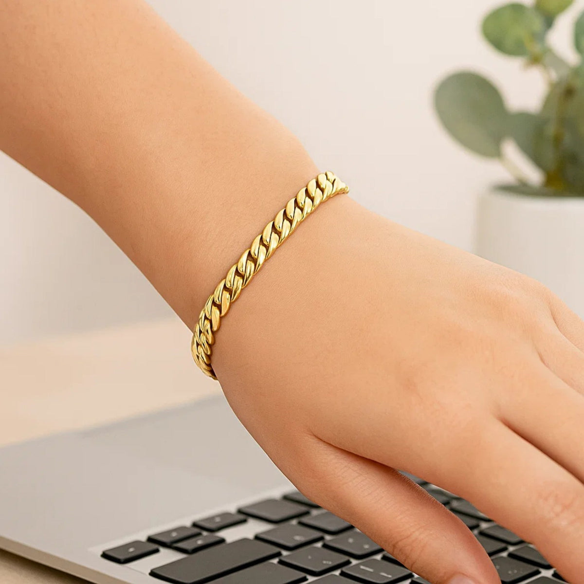 14K Gold Cuban Chain Bracelet - 5.90 mm