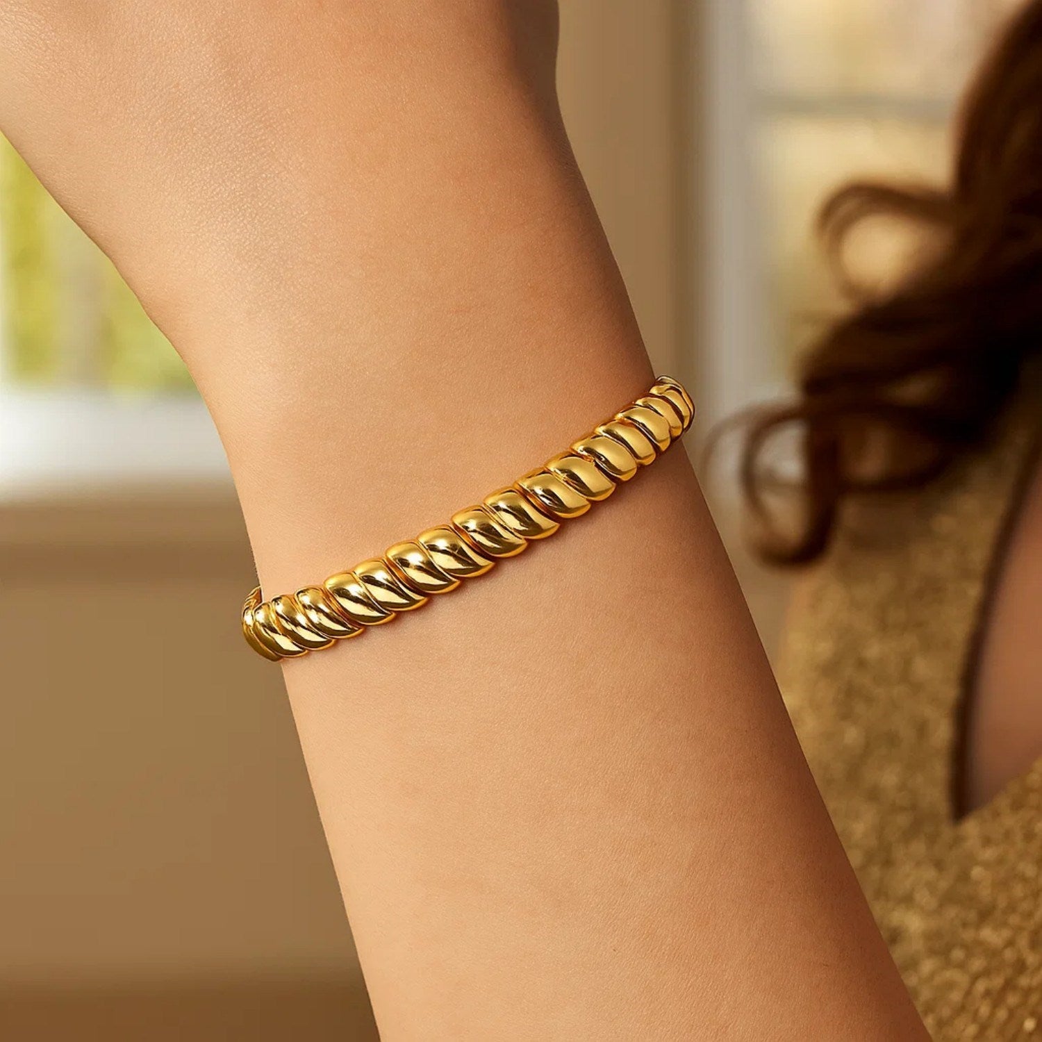 14K Yellow Gold Scalloped Bangle (8.00 mm)