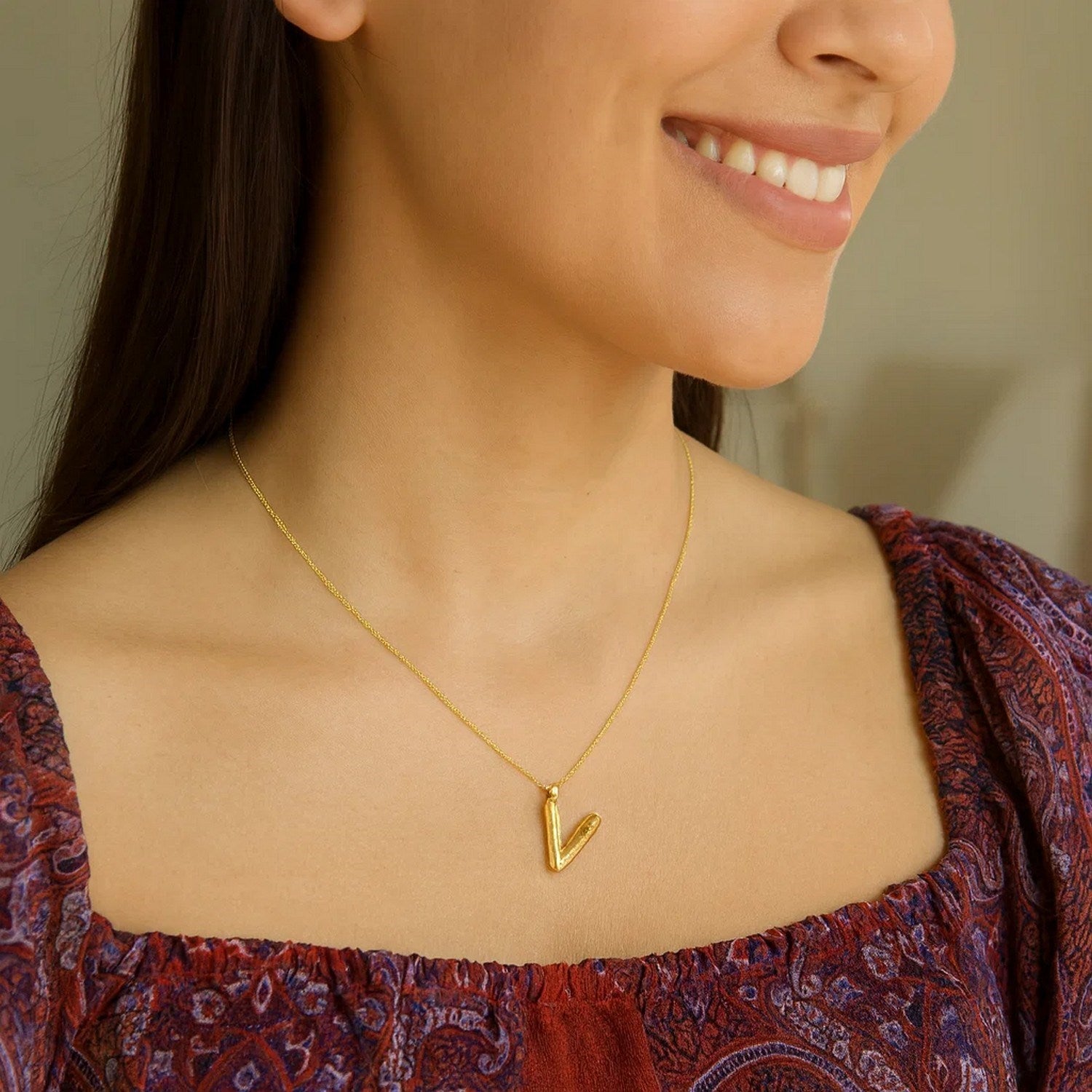 14K Yellow Gold Helium Initial V Pendant