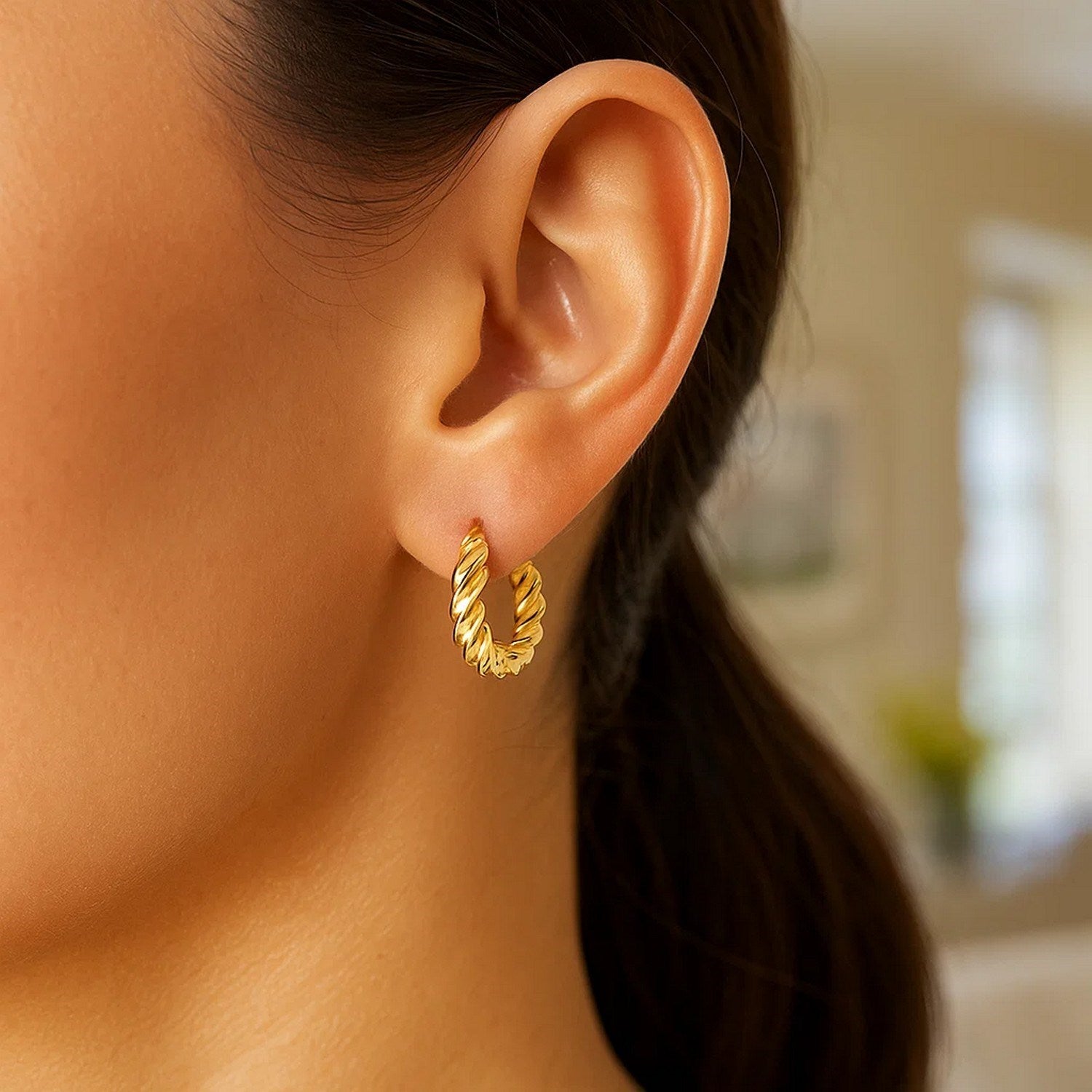 14k Yellow Gold Polished Twisted Hoop Earrings(3x11mm)