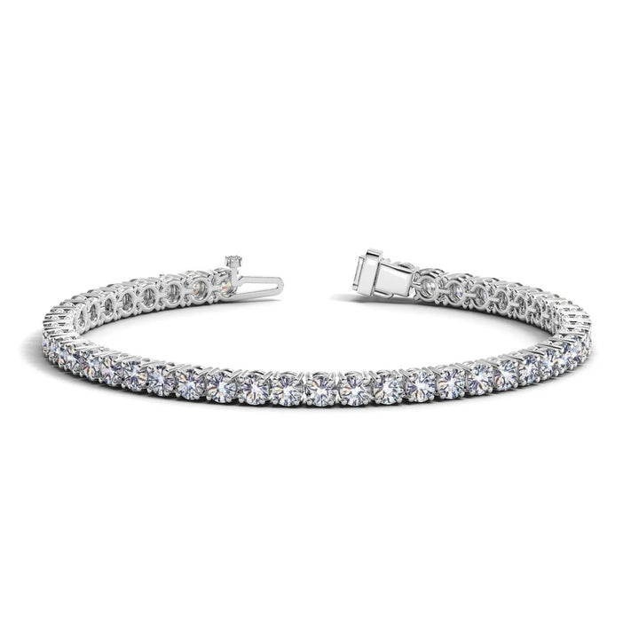 Detail view of 8.00 ct lab-grown diamond tennis bracelet in 14K Solid Gold, four-prong setting — DEEVE