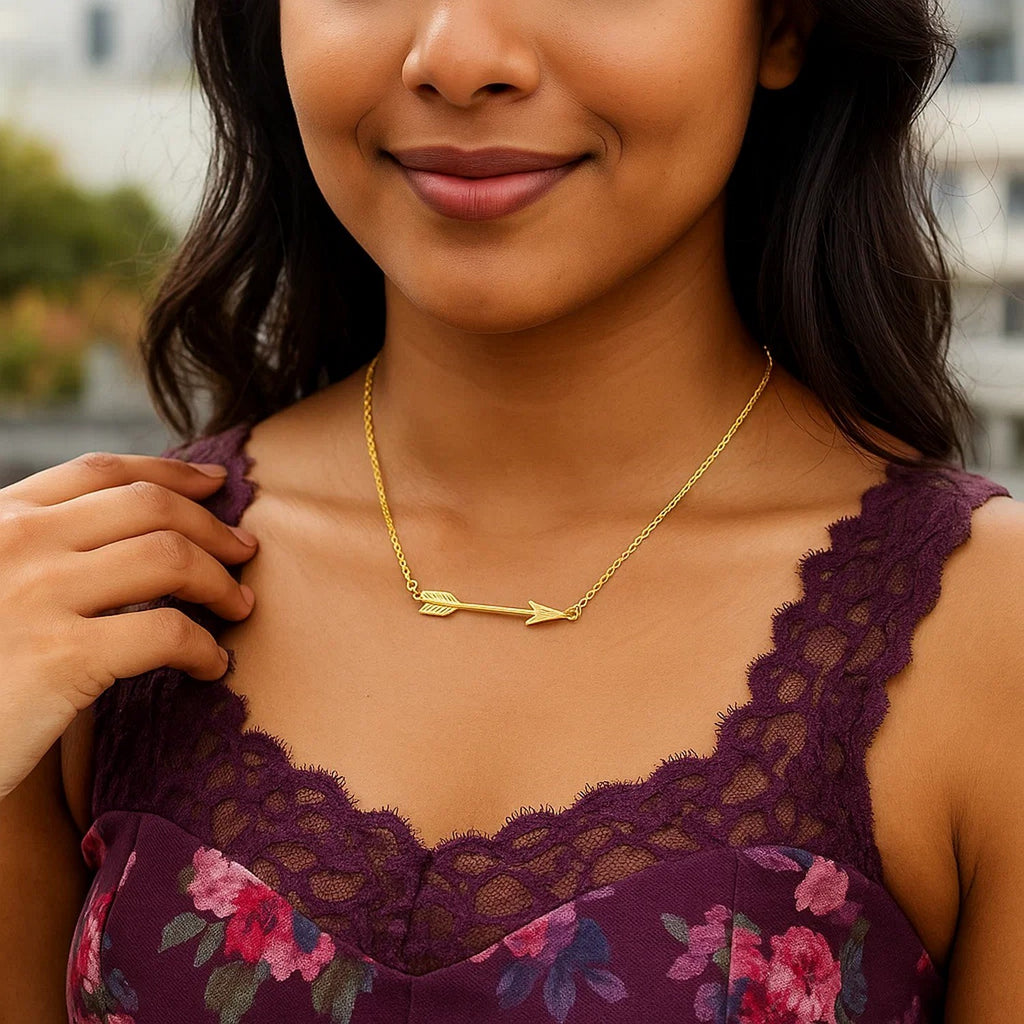 Arrow Pendant Necklace i