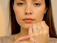 Round Cut Diamond Ring